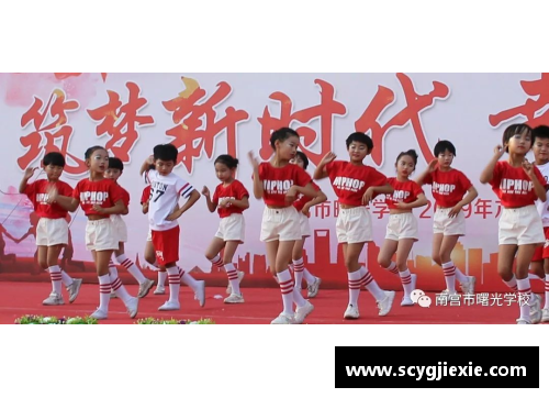 九游体育官网幸福的瞬间！国羽名将刘雨辰六一节晒全家福，幸福满溢的一家四口